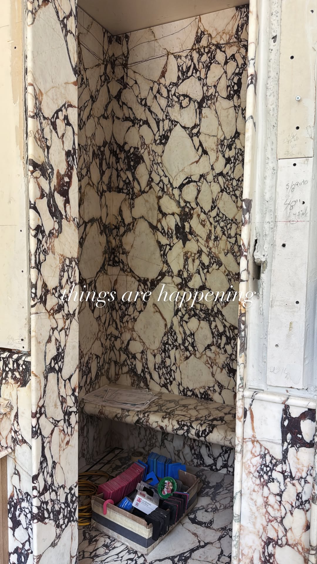 новая фото в сторис @kyliejenner 22.12.2025