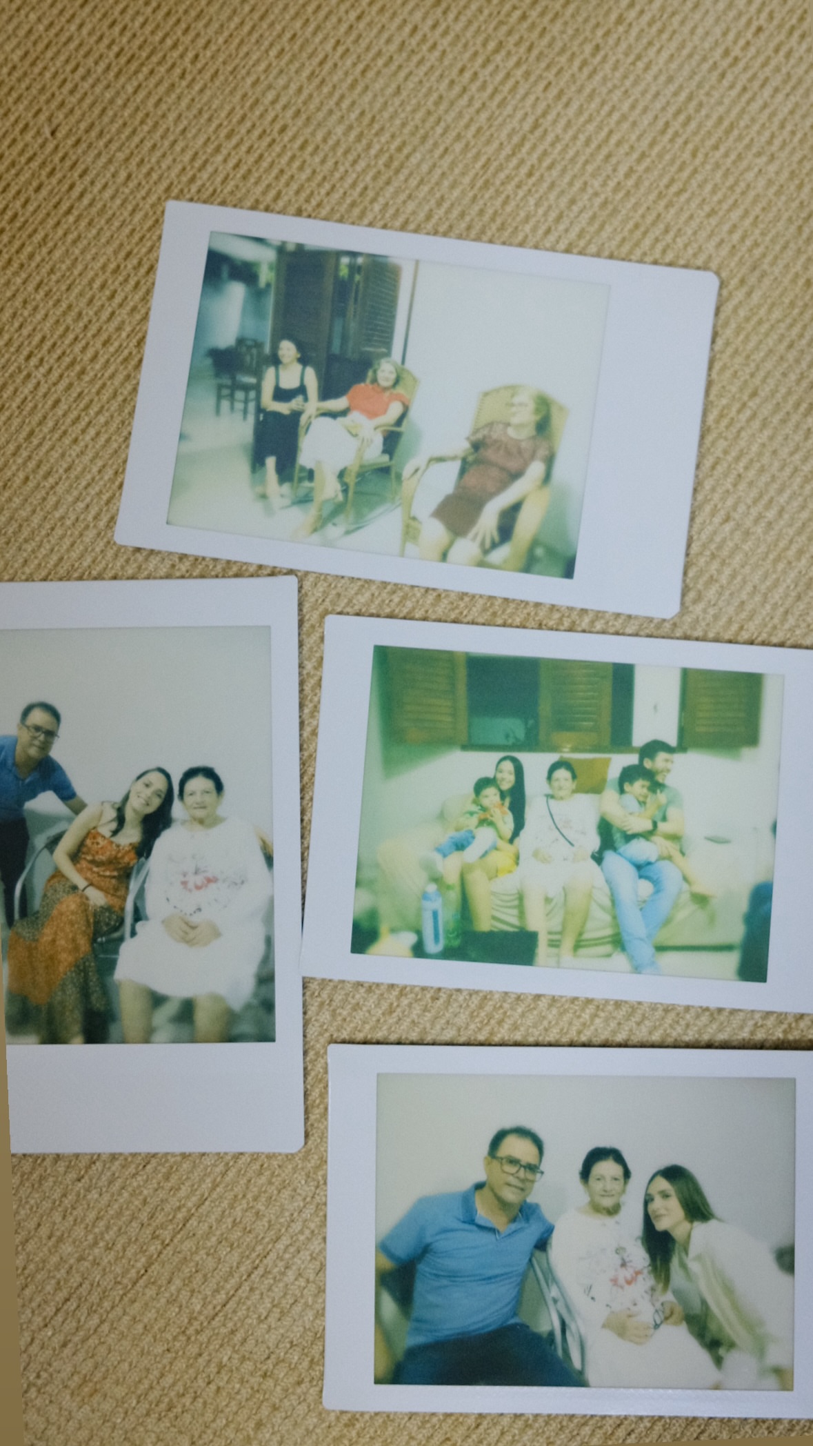 новая фото в сторис @yeuxpapillon 25.12.2025