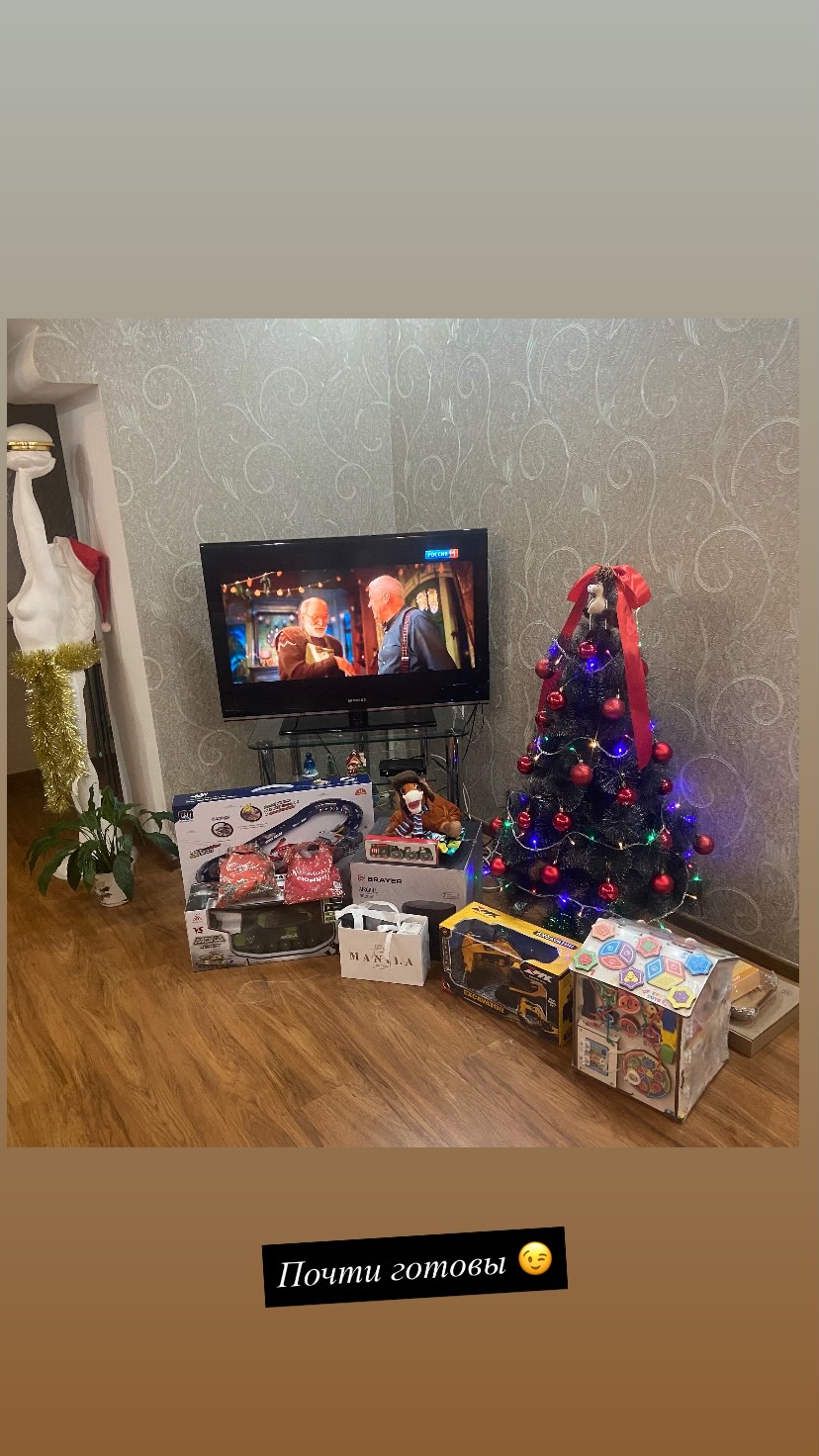 новая фото в сторис @brittani_ledi_pompon 31.12.2025