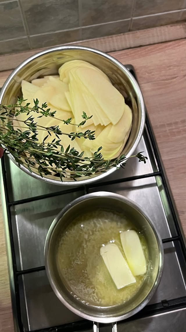 новая фото в сторис @polinaglukhova 01.02.2026