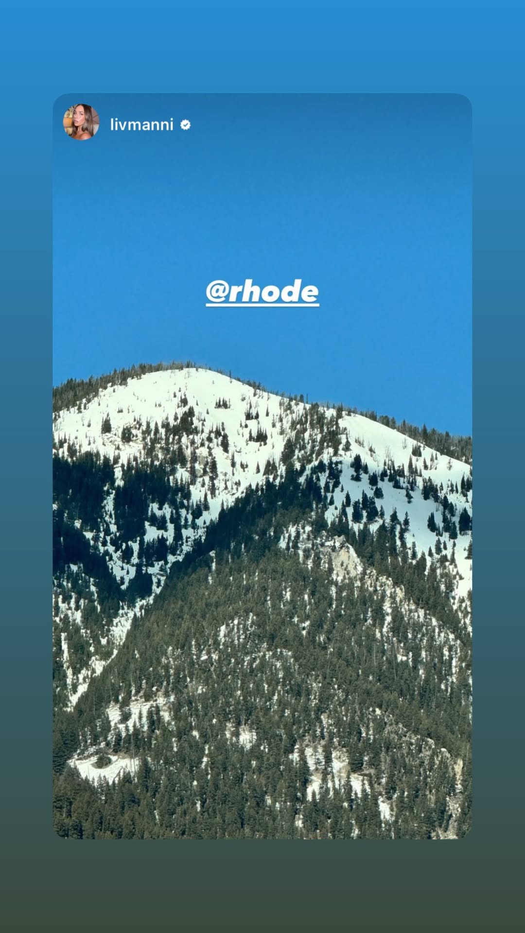 новая фото в сторис @haileybieber 03.02.2026