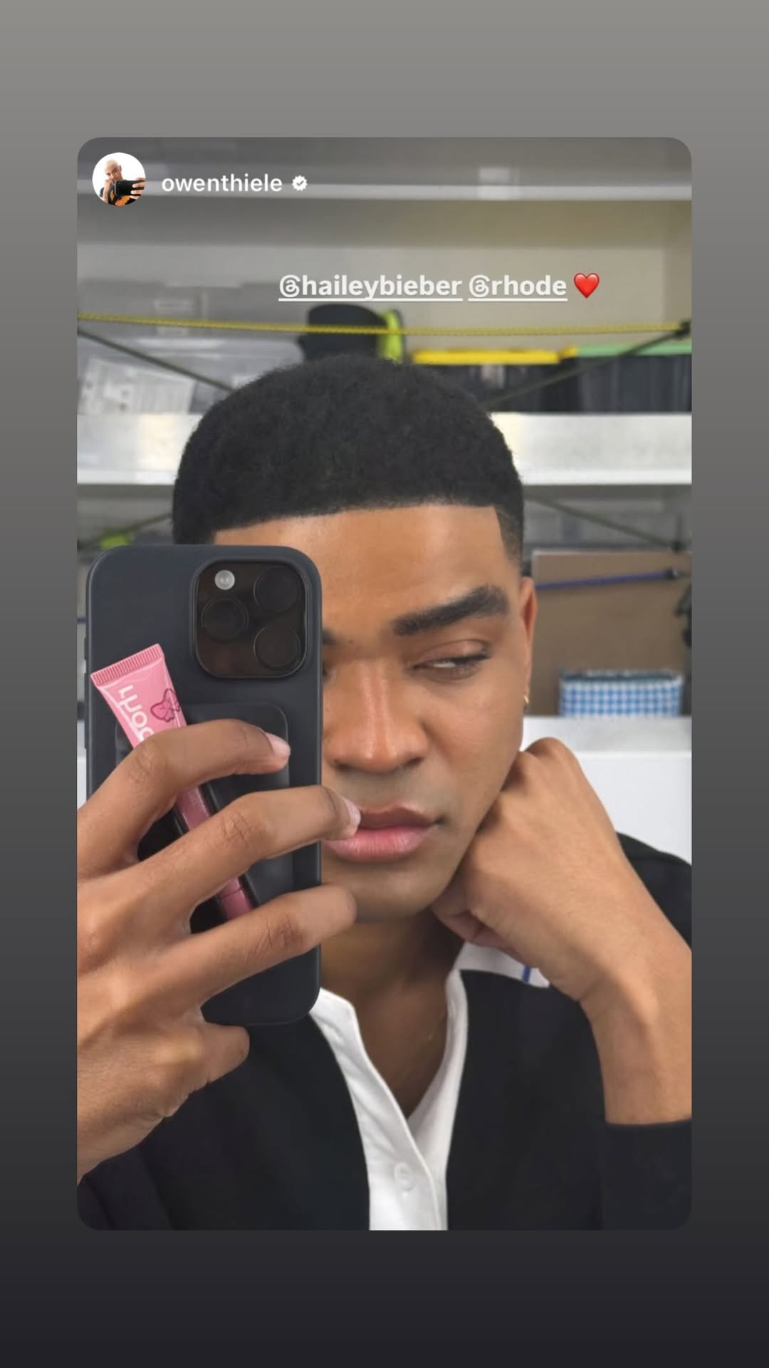 новая фото в сторис @haileybieber 03.02.2026