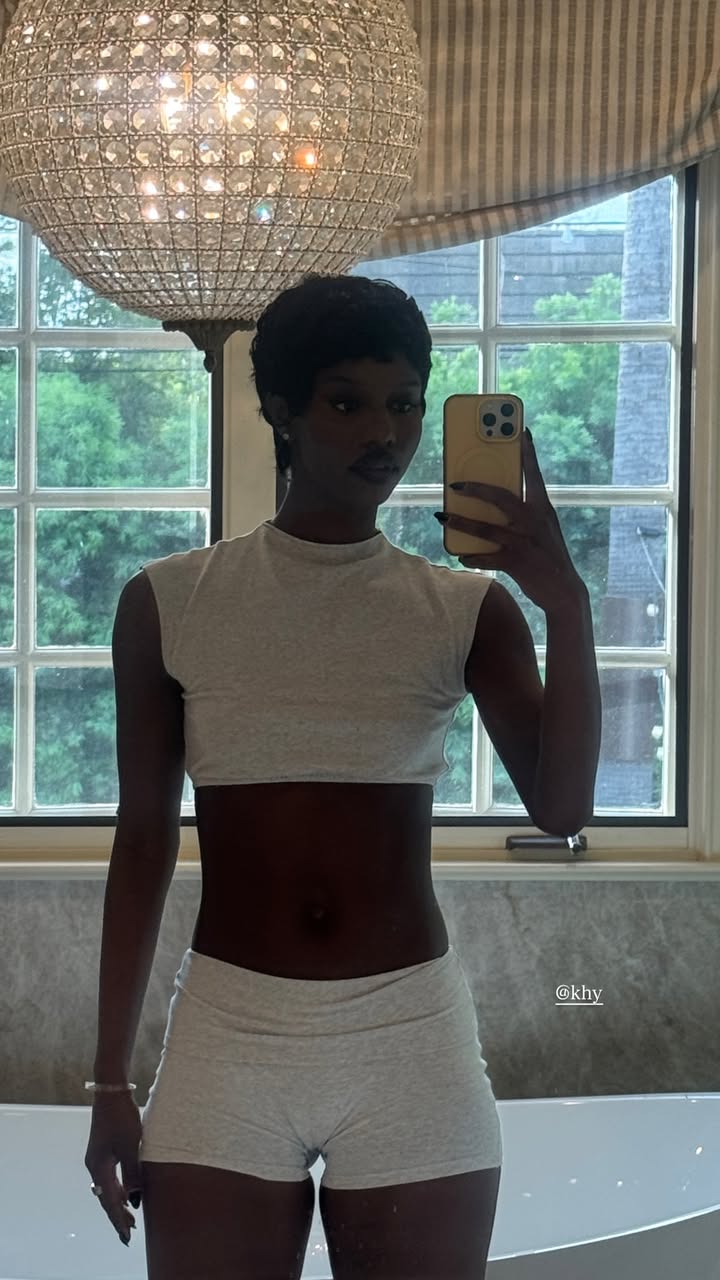 новая фото в сторис @yesimshay_ 06.02.2026