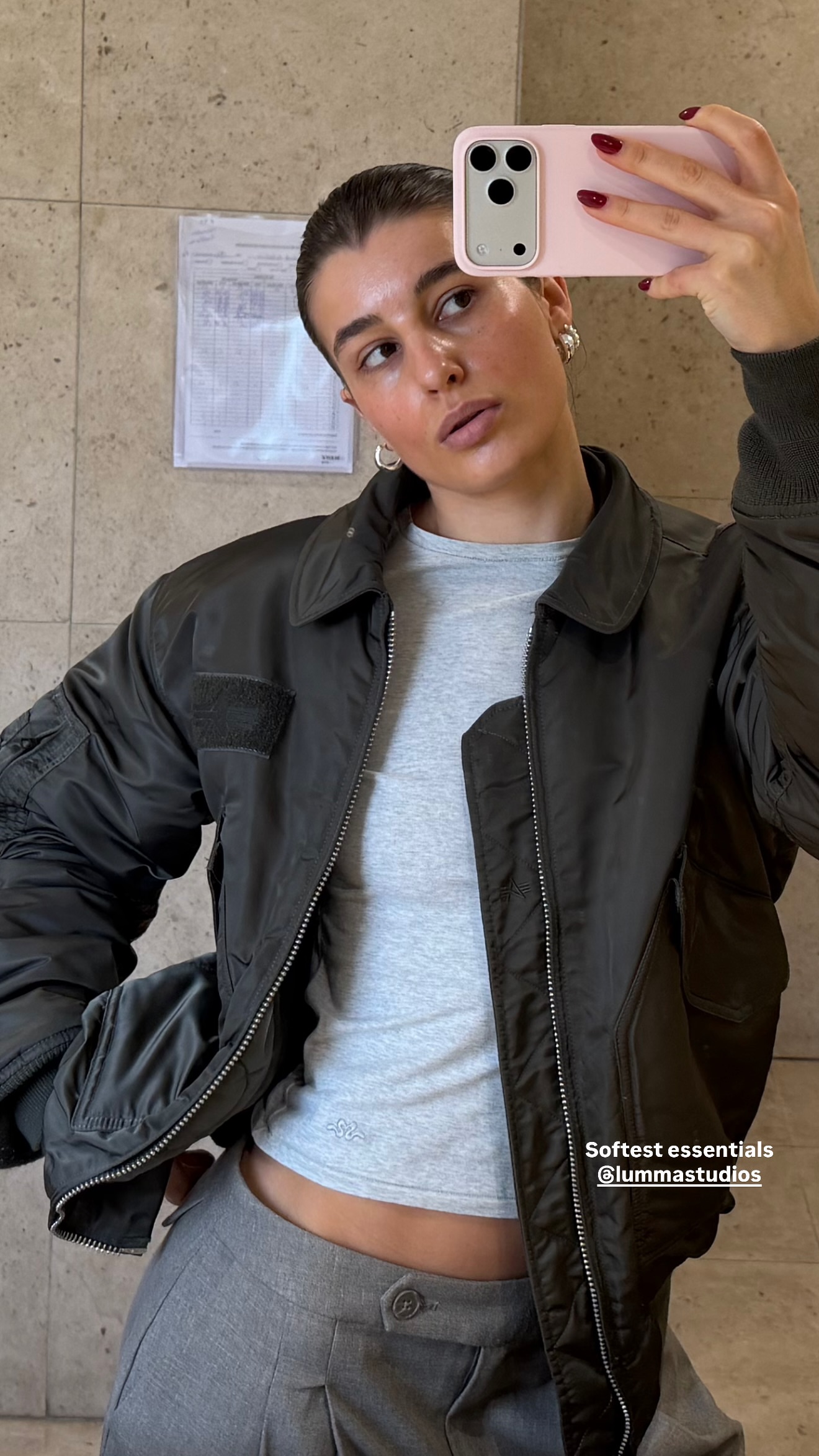 новая фото в сторис @leonimariex 11.02.2026