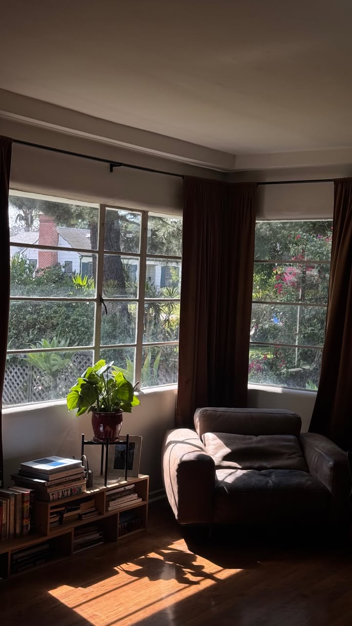 новая фото в сторис @yesimshay_ 06.03.2026