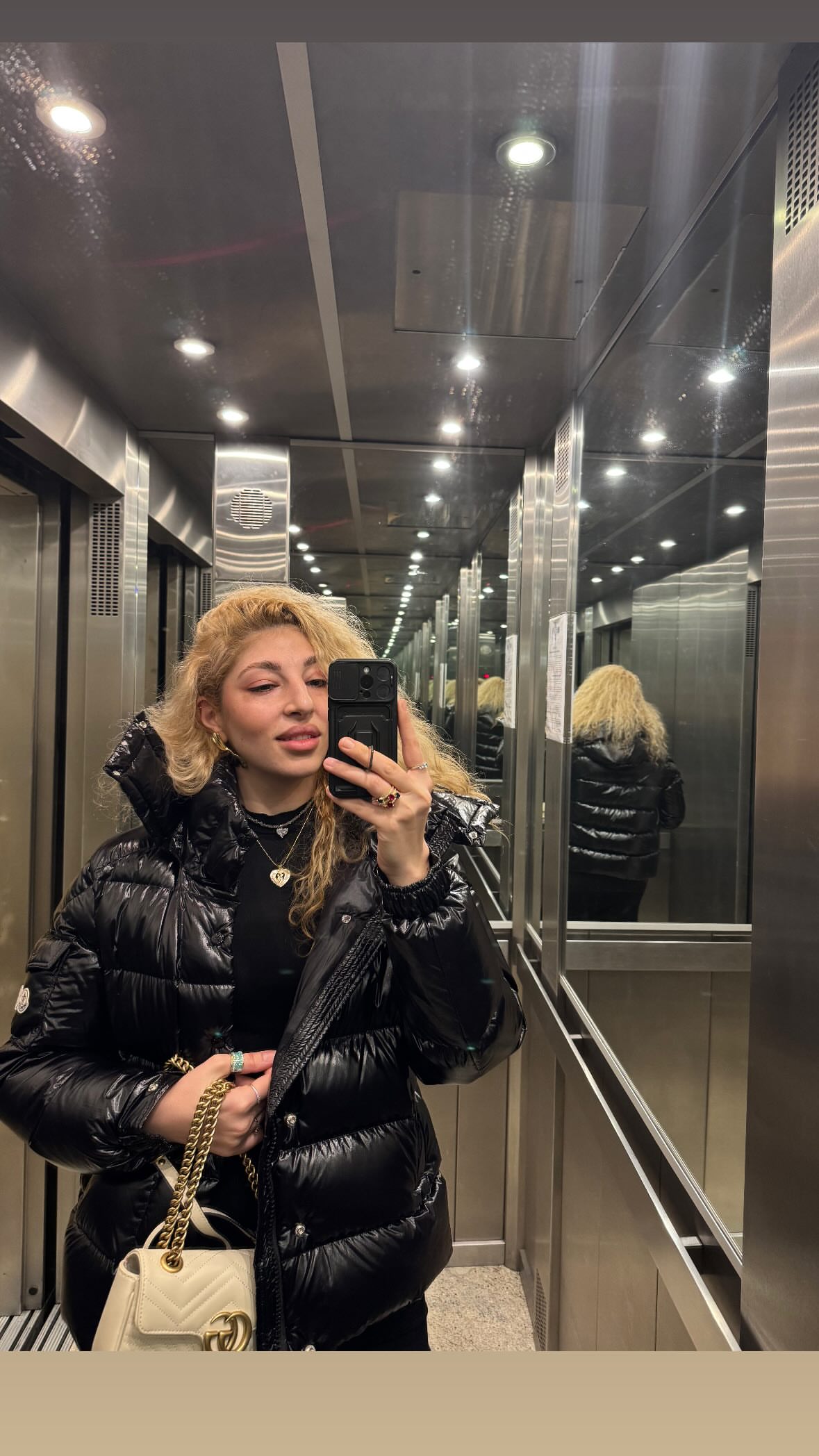 новая фото в сторис @anna777_1993 07.03.2026