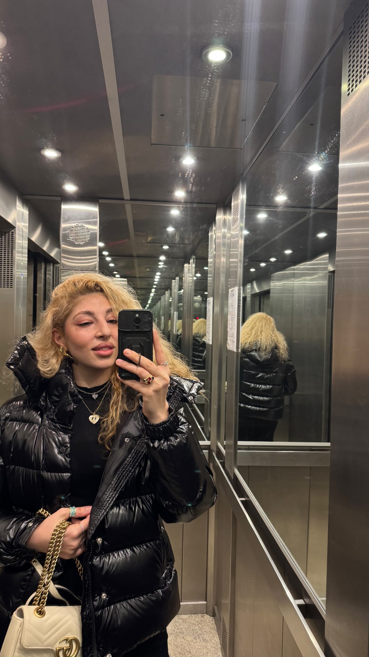 новая фото в сторис @anna777_1993 07.03.2026