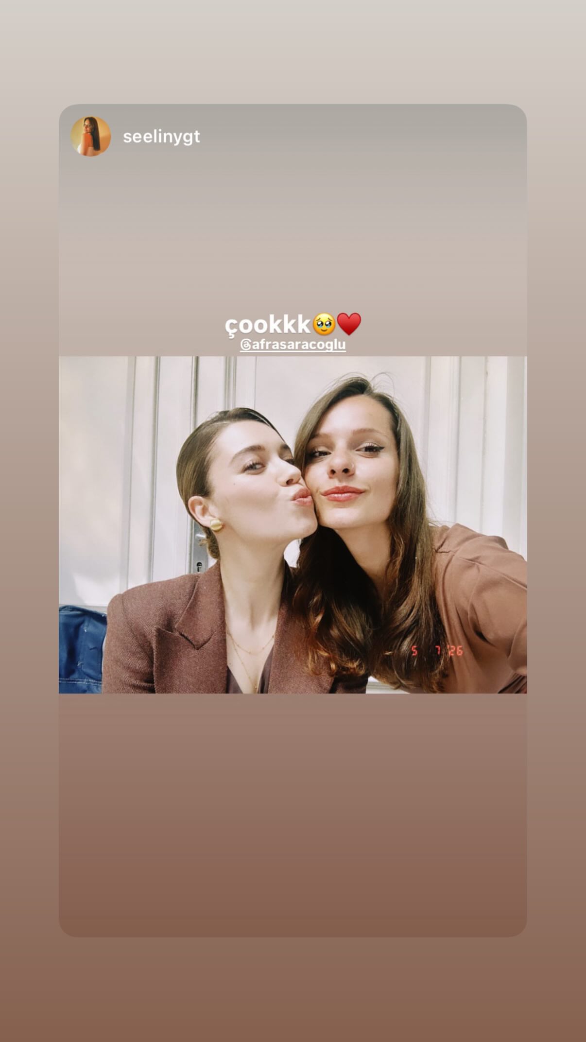 новая фото в сторис @afrasaracoglu 03.06.2026