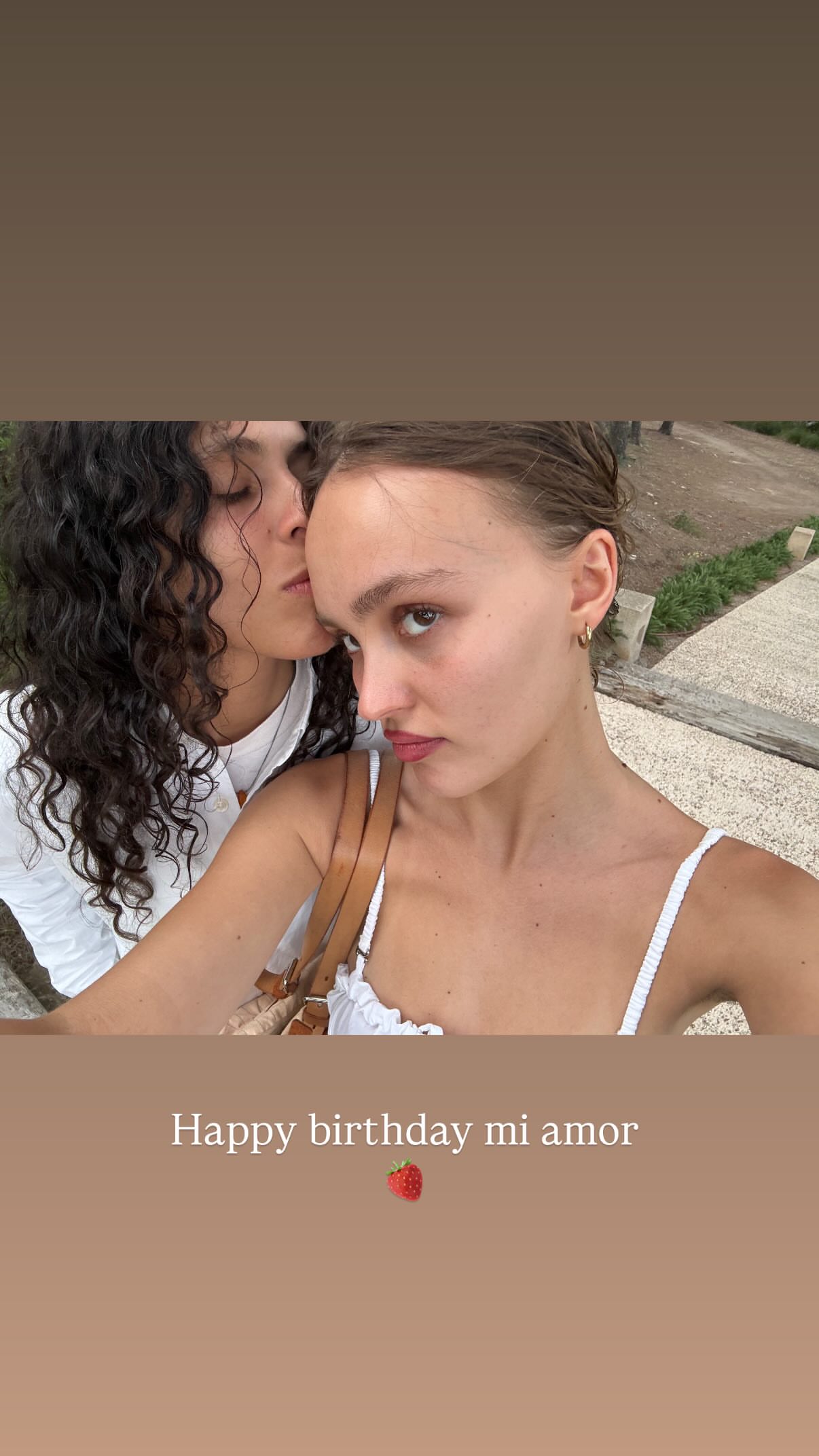 новая фото в сторис @lilyrose_depp 14.06.2026